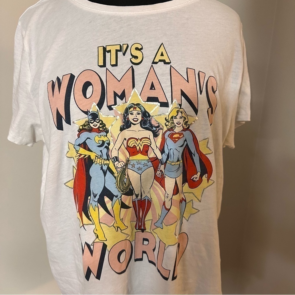 H&M It’s a Woman’s World Superhero T-Shirt in Size Large - Picture 2 of 5